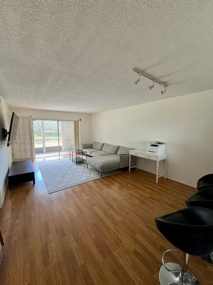 950 Hillcrest Dr # 109, Hollywood, FL 33021 photo 3