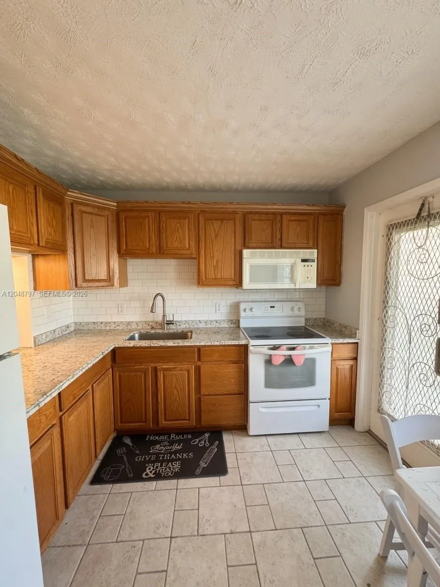 950 Hillcrest Dr # 109, Hollywood, FL 33021 photo 4