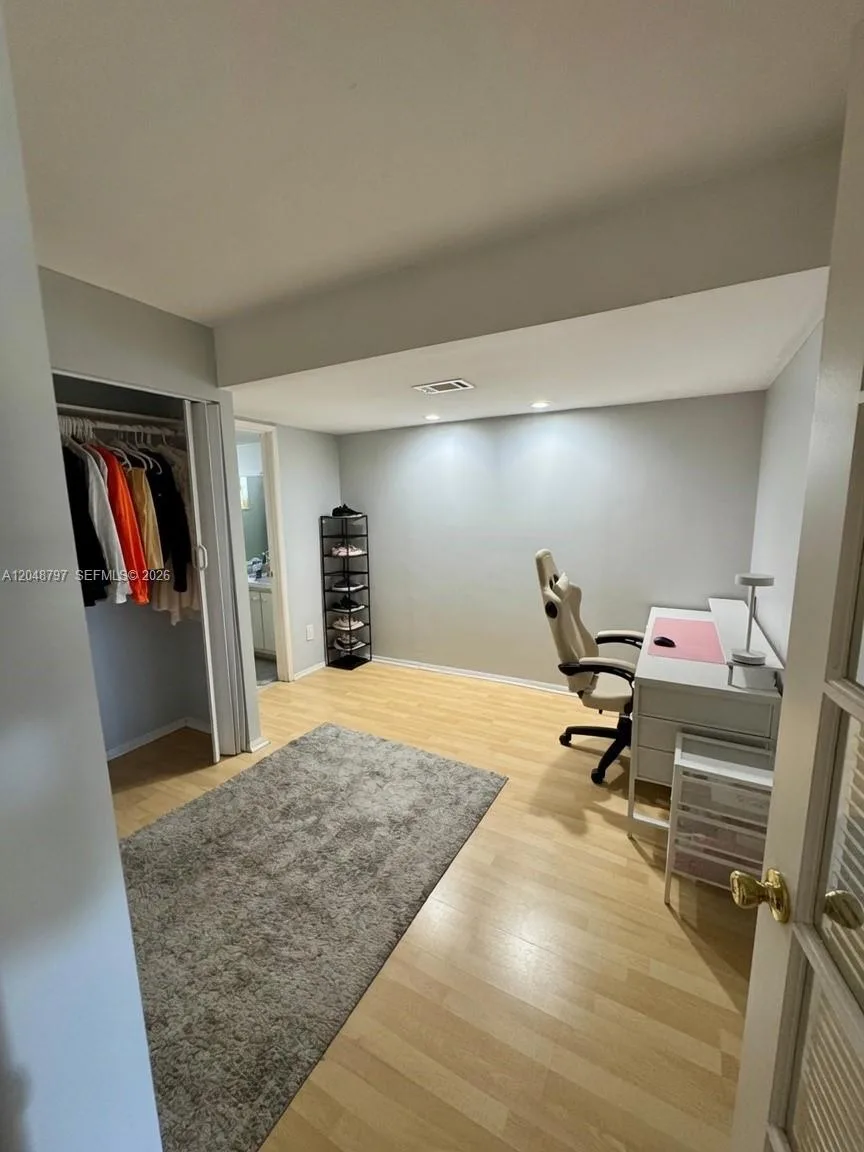 950 Hillcrest Dr # 109, Hollywood, FL 33021 photo 5