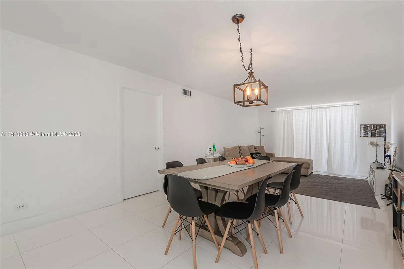 6039 Collins Ave # 307, Miami Beach, FL 33140 photo 2