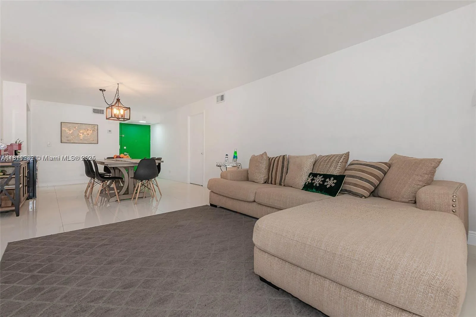 6039 Collins Ave # 307, Miami Beach, FL 33140 photo 4
