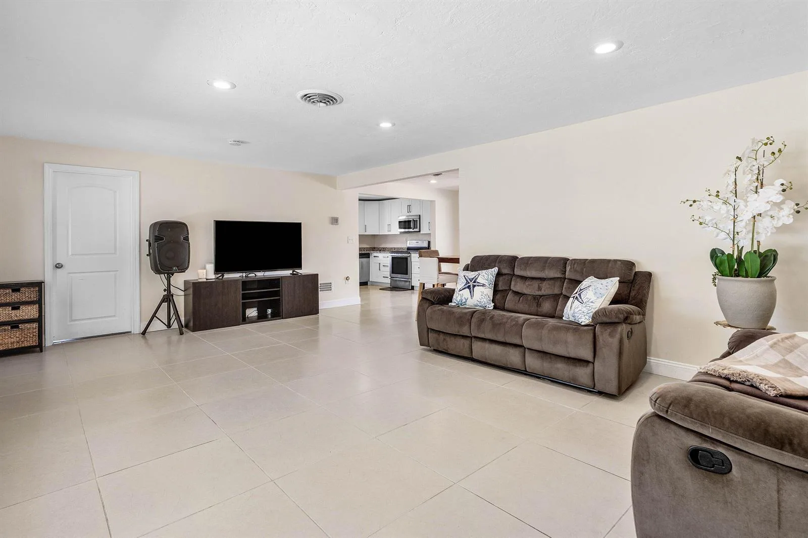 1620 SW 4TH Avenue, Pompano Beach, FL 33060 photo 9