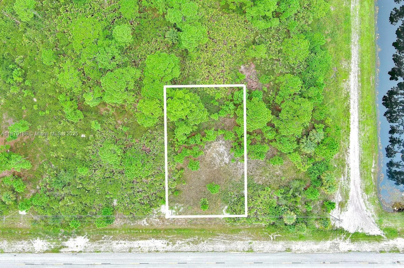 702 Eisenhower Blvd, Lehigh Acres, FL 33974 photo 2