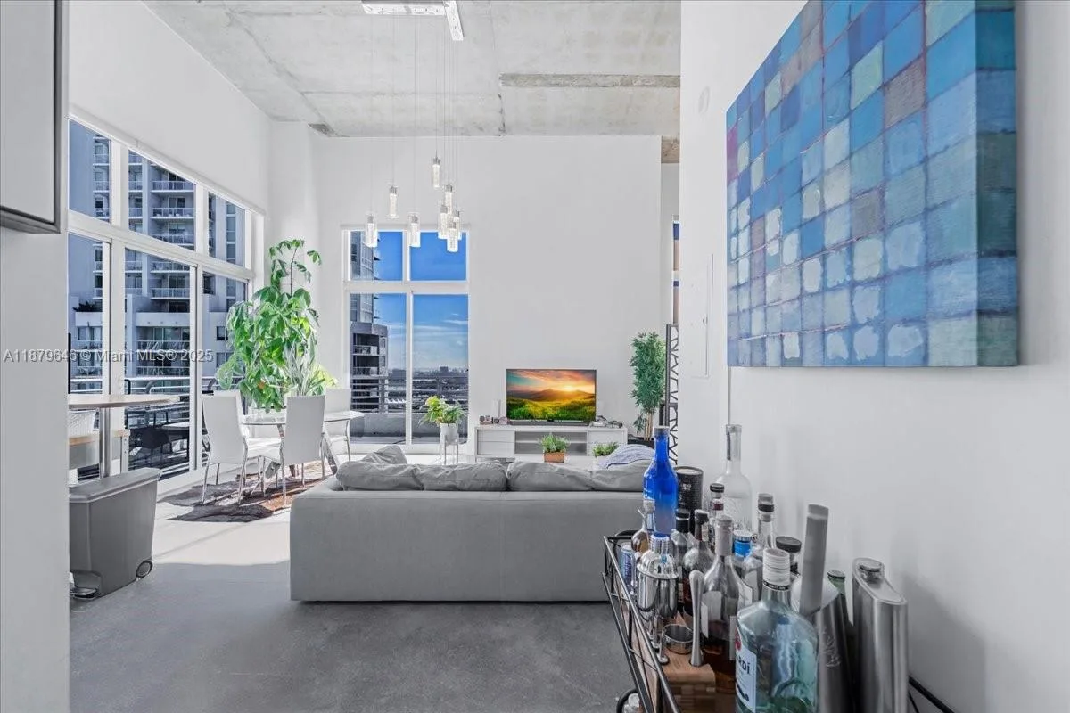133 NE 2nd Ave # 3601, Miami, FL 33132 photo 2