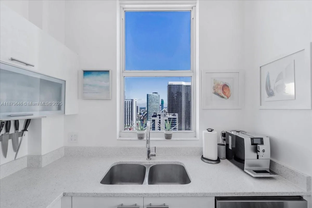 133 NE 2nd Ave # 3601, Miami, FL 33132 photo 6