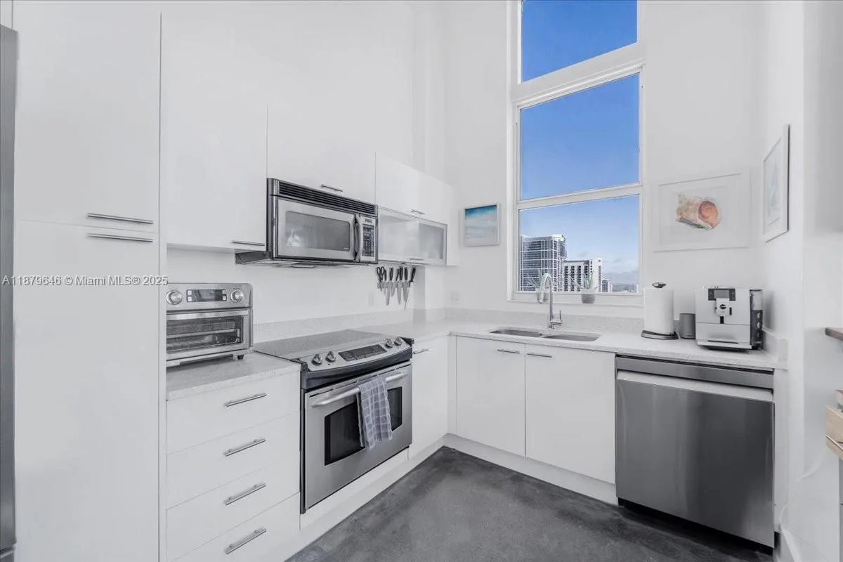 133 NE 2nd Ave # 3601, Miami, FL 33132 photo 8