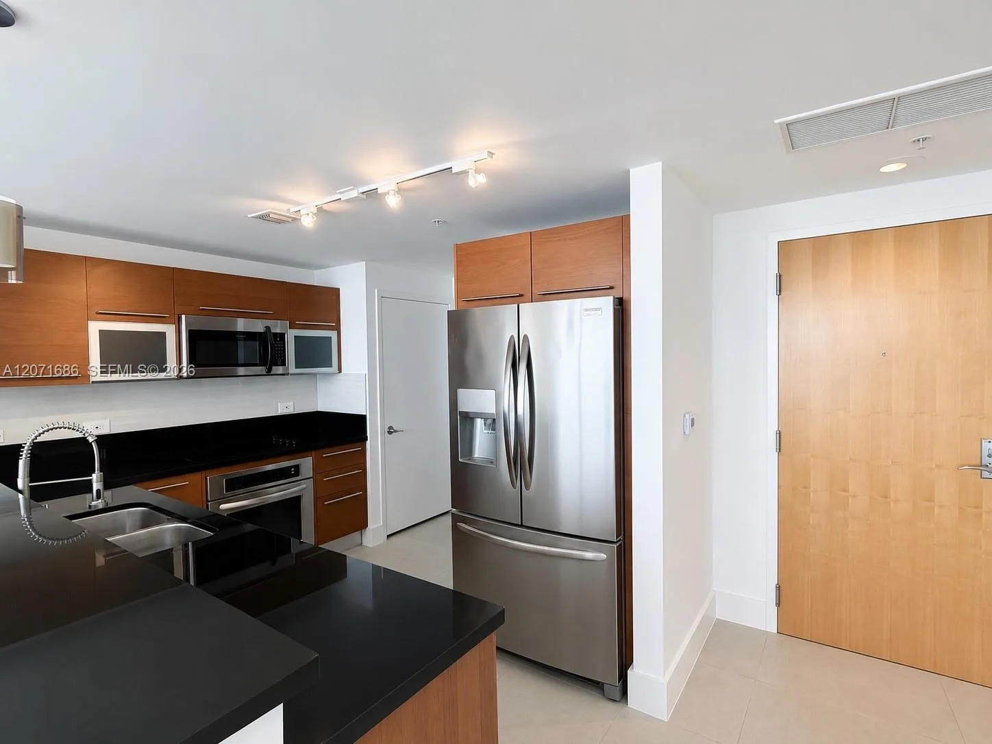 244 Biscayne Blvd # 3903, Miami, FL 33132 photo 5