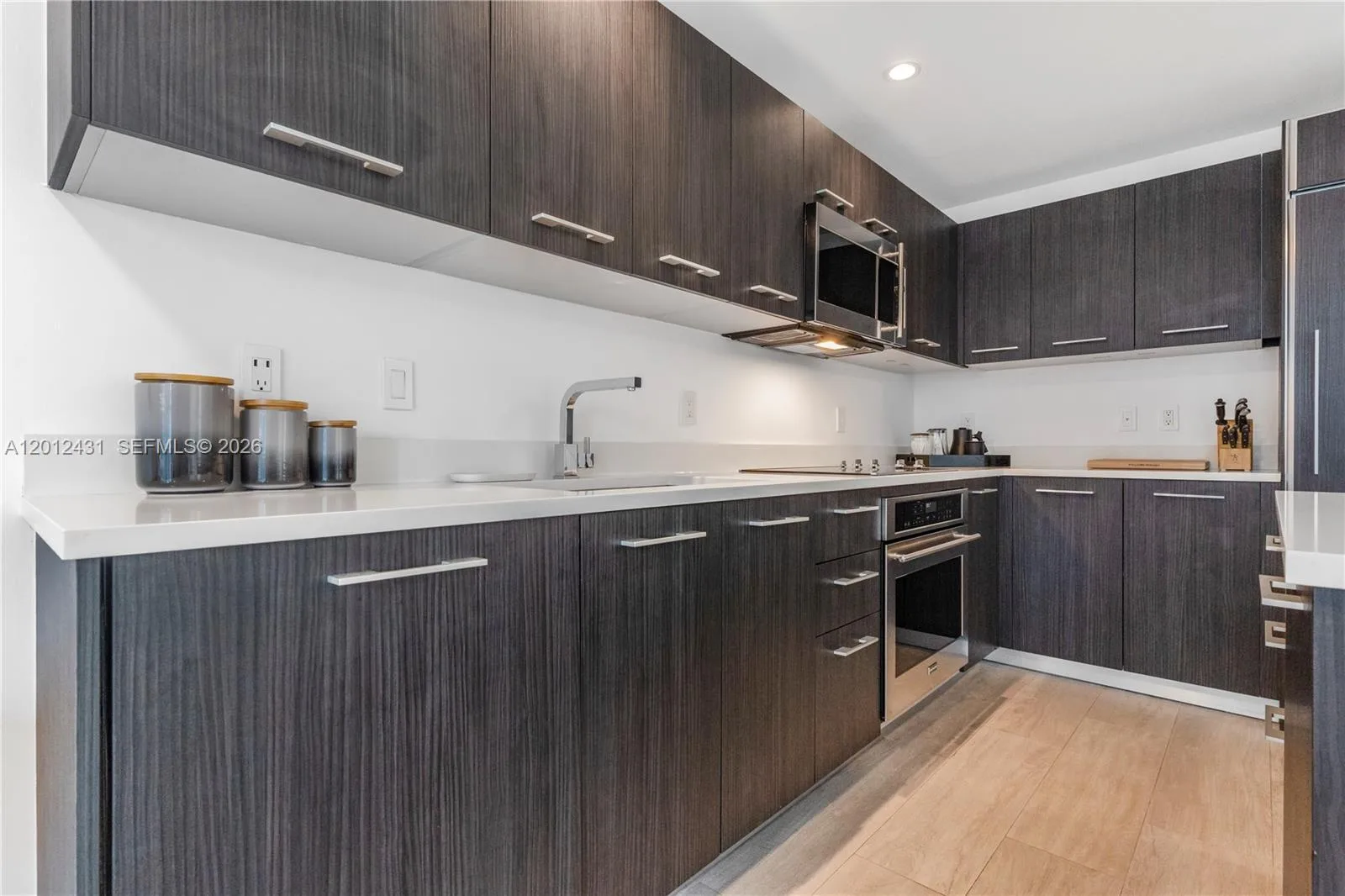 55 SW 9th St # 3402, Miami, FL 33130 photo 8