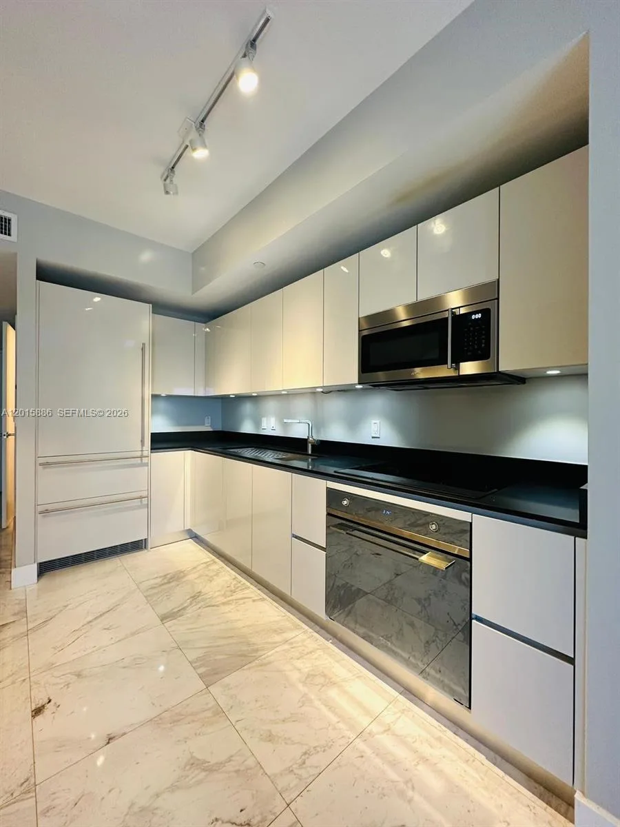 1010 Brickell Ave # 4208, Miami, FL 33131
