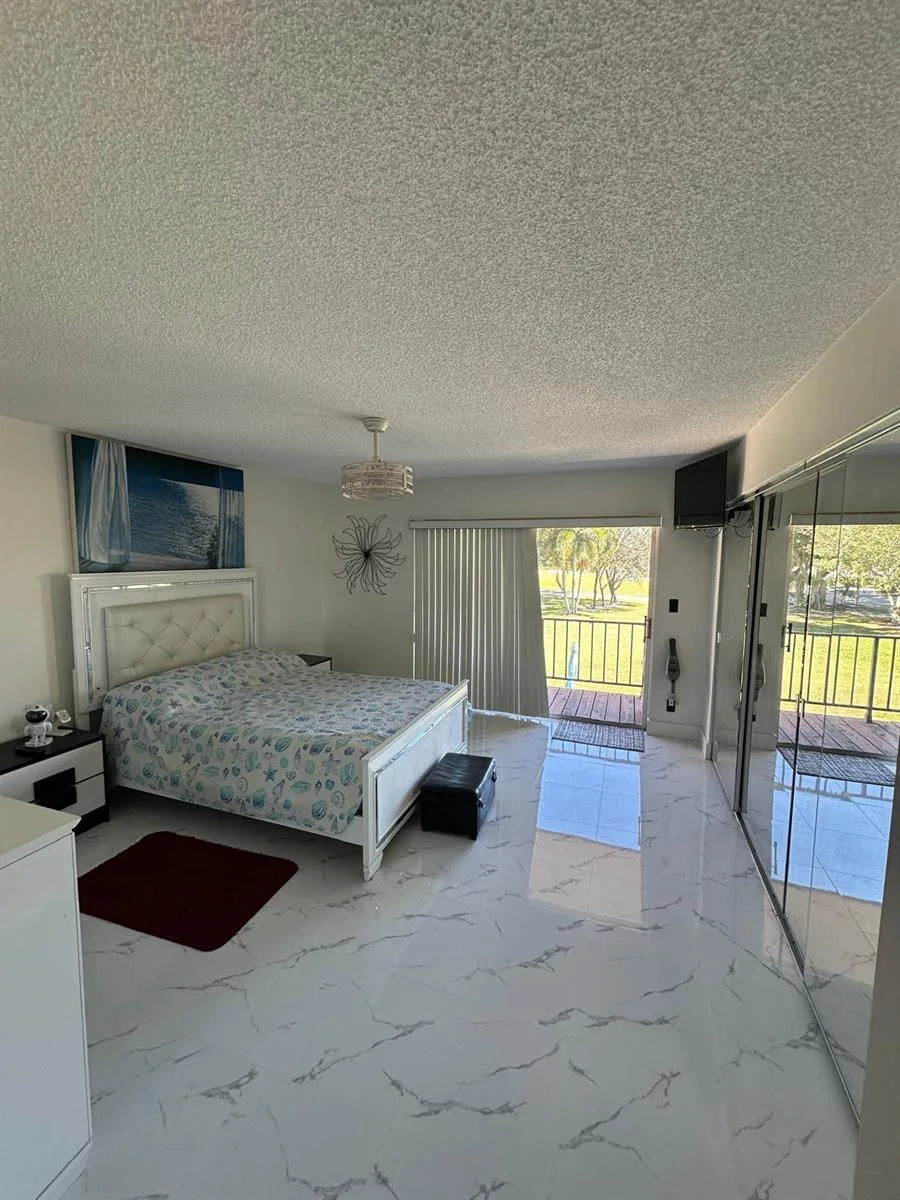 4557 Luxemburg Court, Lake Worth, FL 33467 photo 2