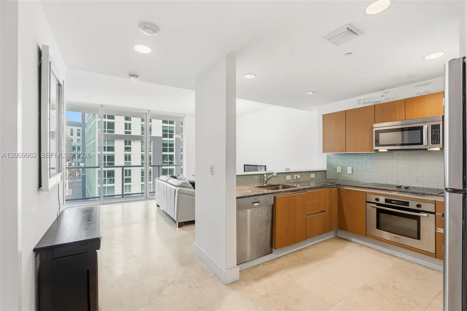 1050 Brickell Ave # 2112, Miami, FL 33131 photo 2
