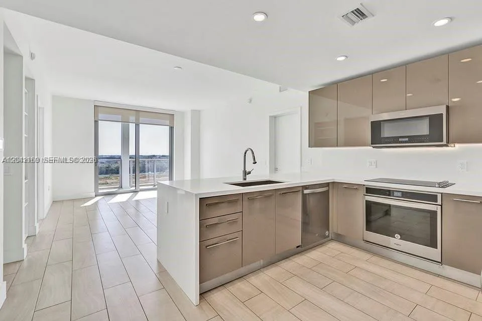 2000 S Metropica Way # 907, Sunrise, FL 33323