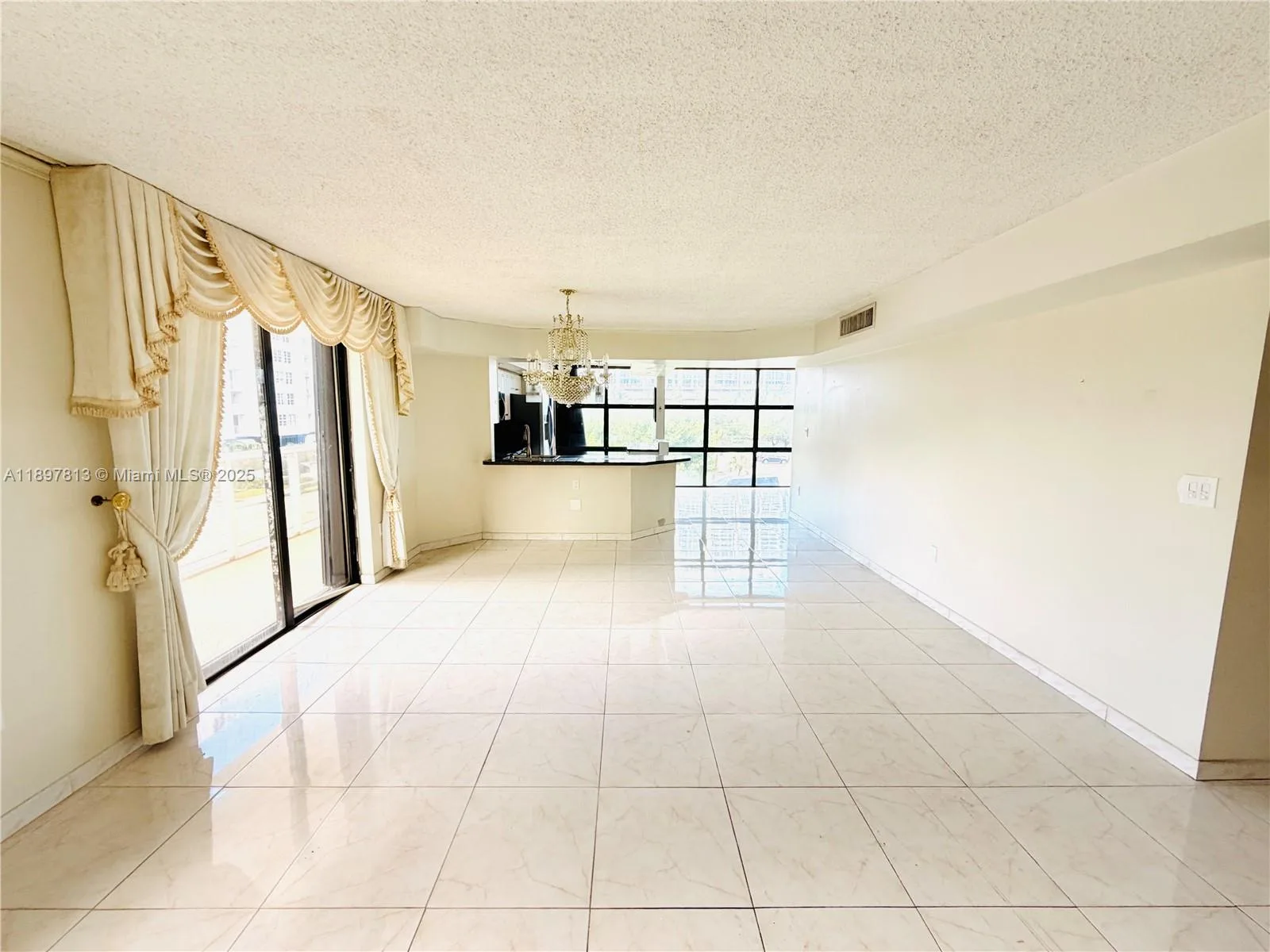 6423 Collins Ave # 310, Miami Beach, FL 33141 photo 4