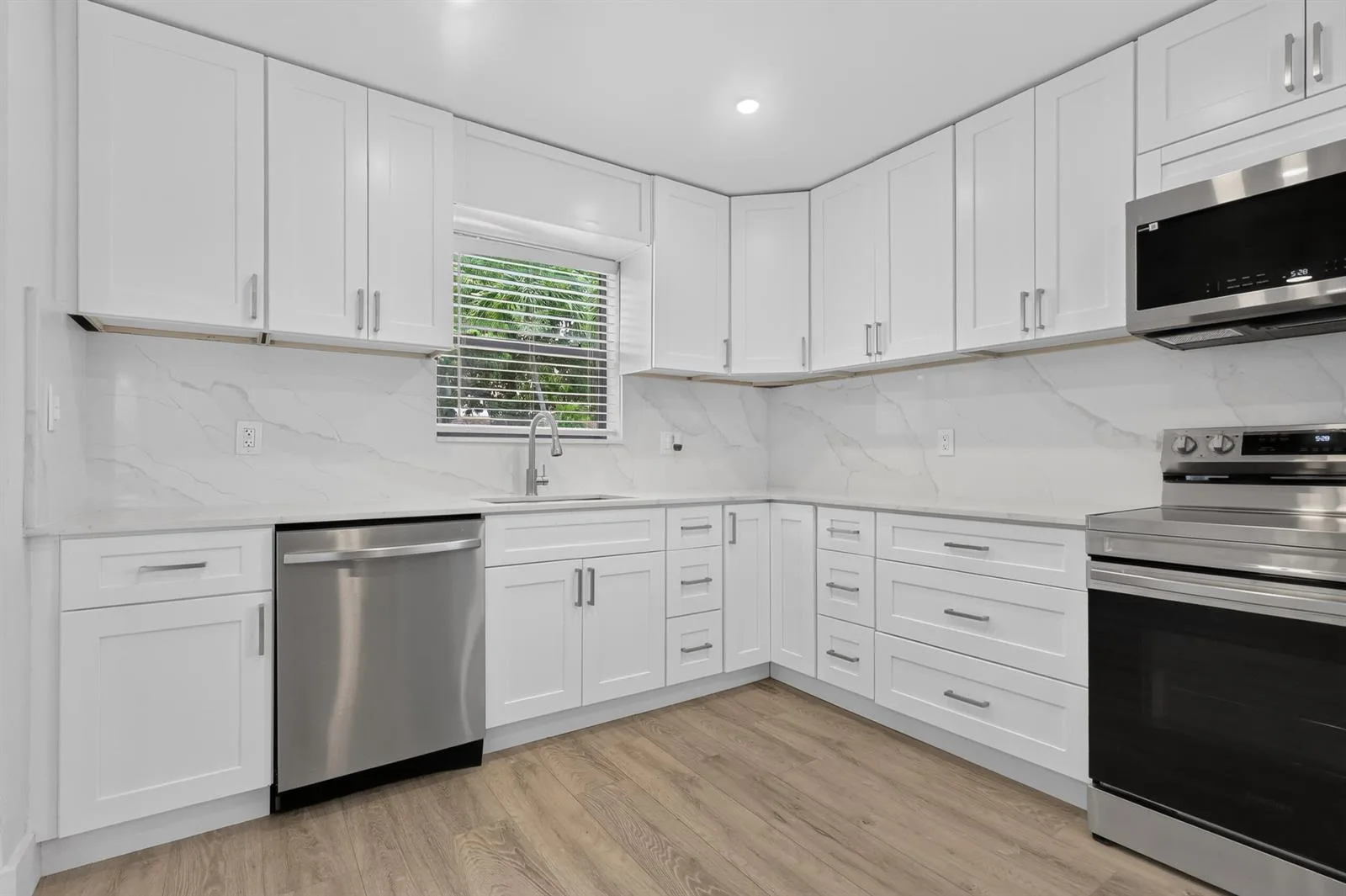 614 N 32ND Court, Hollywood, FL 33021 photo 8