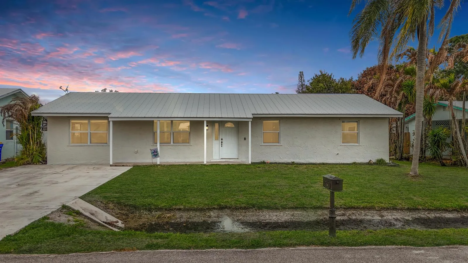 1741 SE Jackson Street, Stuart, FL 34997 photo 2