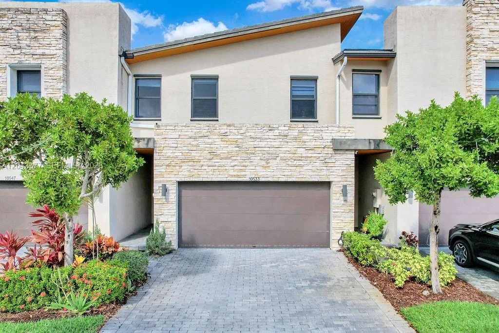 10533 NW 81st St, Doral, FL 33178