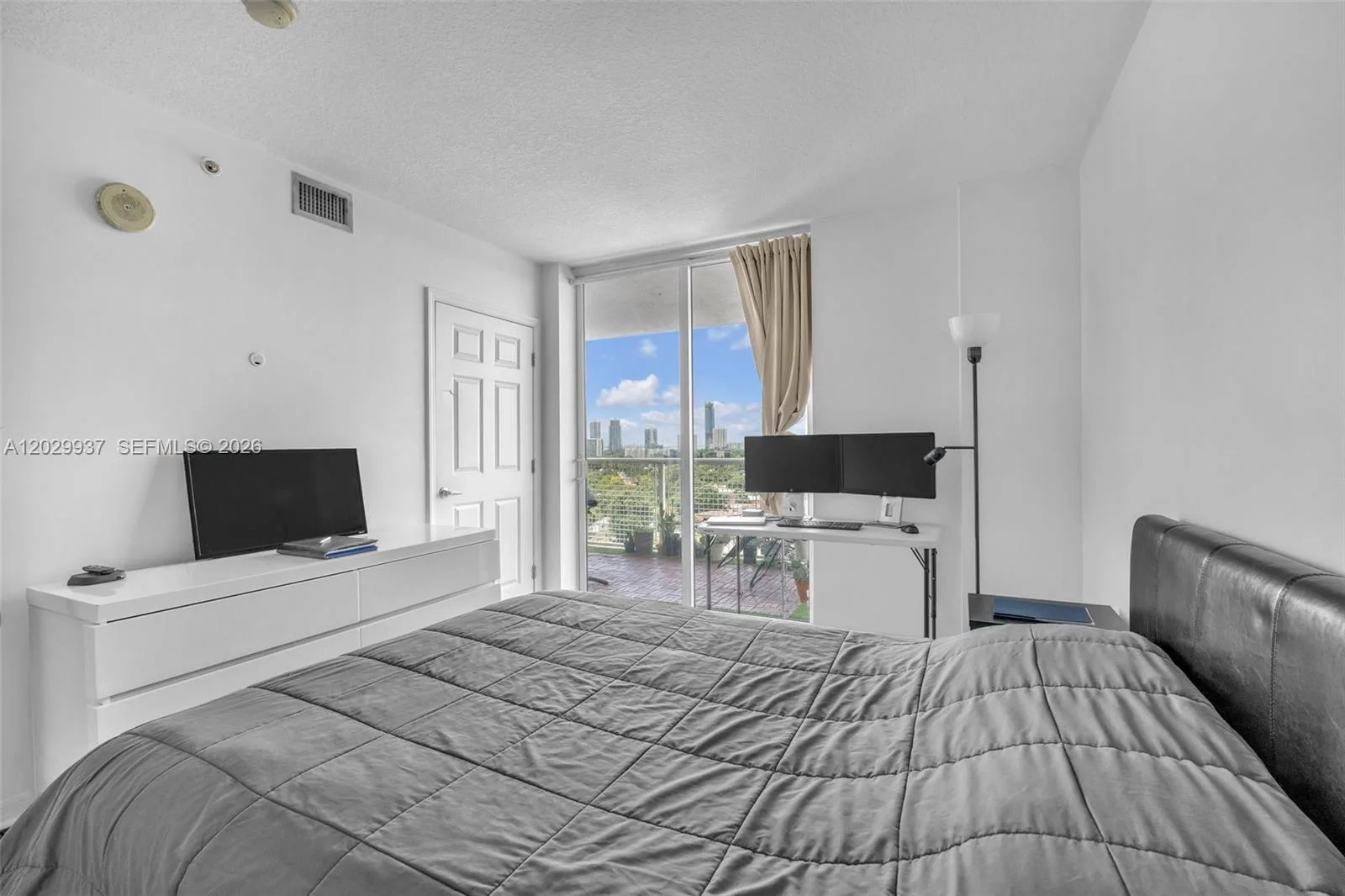 900 SW 8th St # 1103, Miami, FL 33130 photo 9