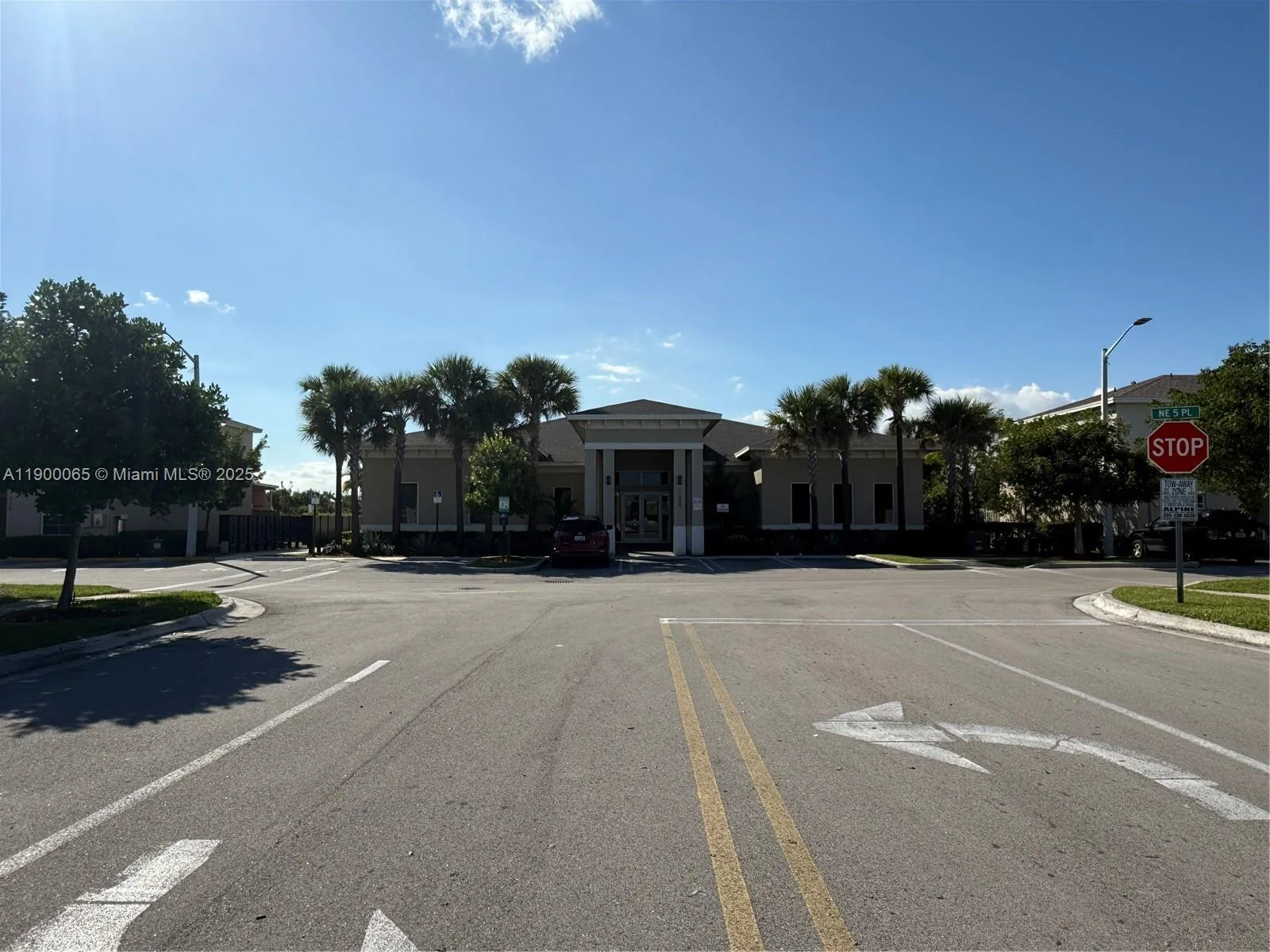 484 NE 5th St, Florida City, FL 33034 photo 2