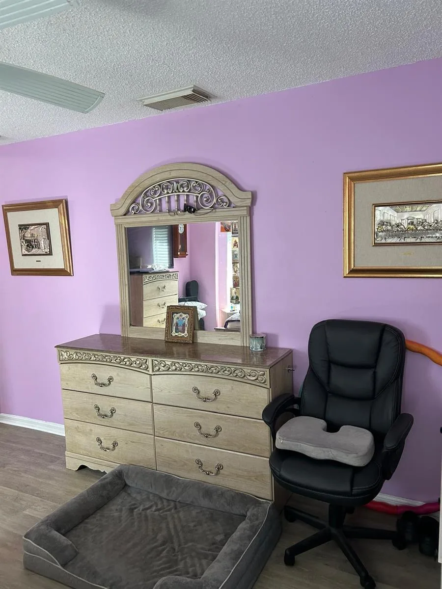 102 SW GLENWOOD Drive, Port St. Lucie, FL 34984 photo 2