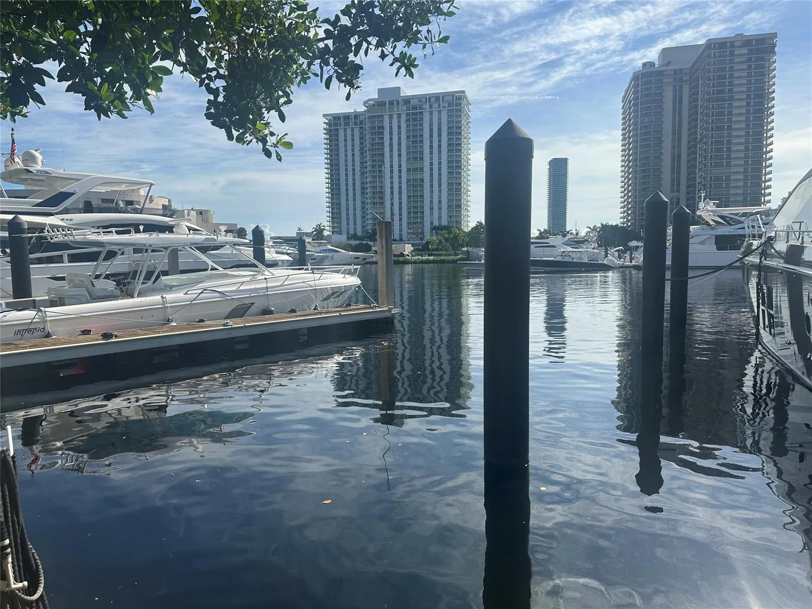 Yacht Club at Aventura