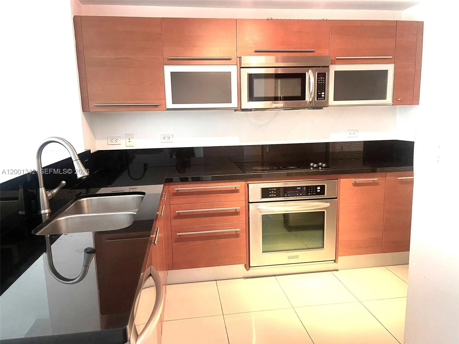 253 NE 2nd St # 1004, Miami, FL 33132 photo 4