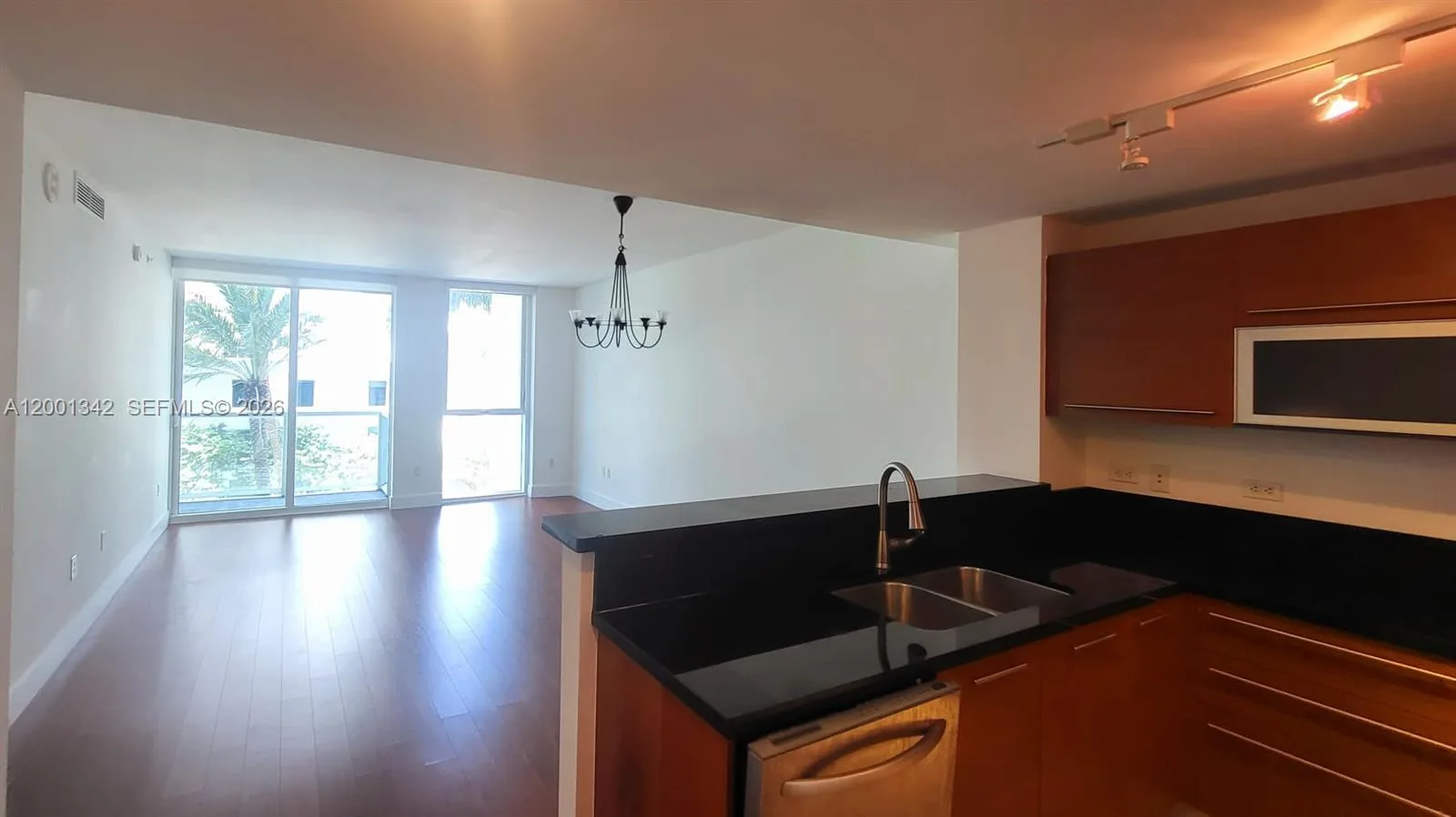 253 NE 2nd St # 1004, Miami, FL 33132 photo 5