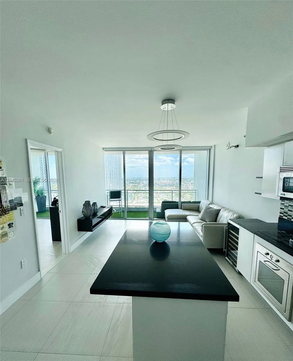92 SW 3rd St # 3608, Miami, FL 33130 photo 4