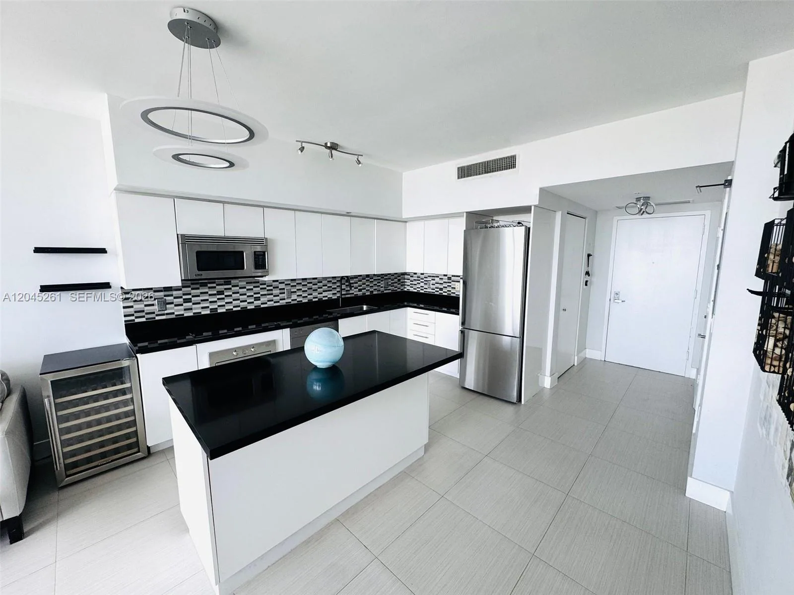 92 SW 3rd St # 3608, Miami, FL 33130 photo 5