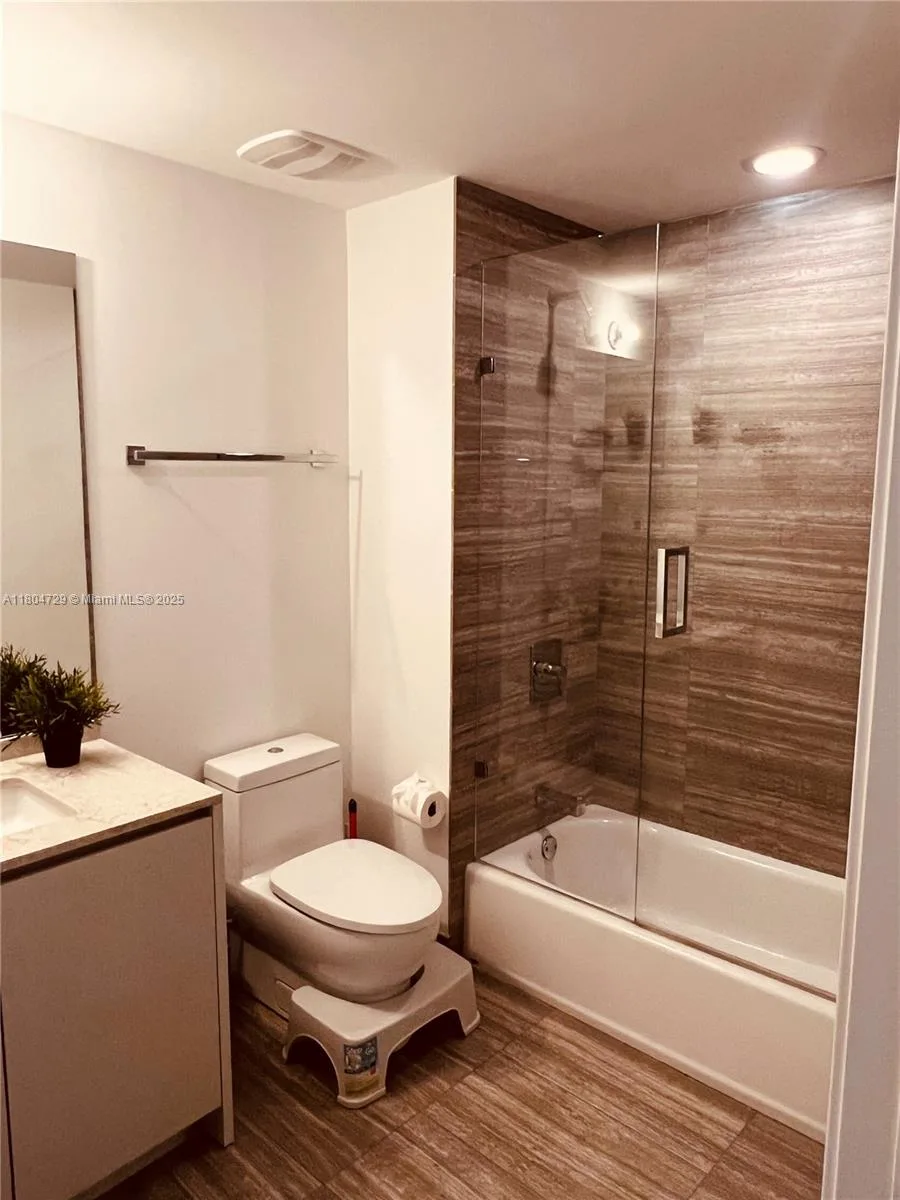 1010 Brickell Ave # 2710, Miami, FL 33131 photo 6