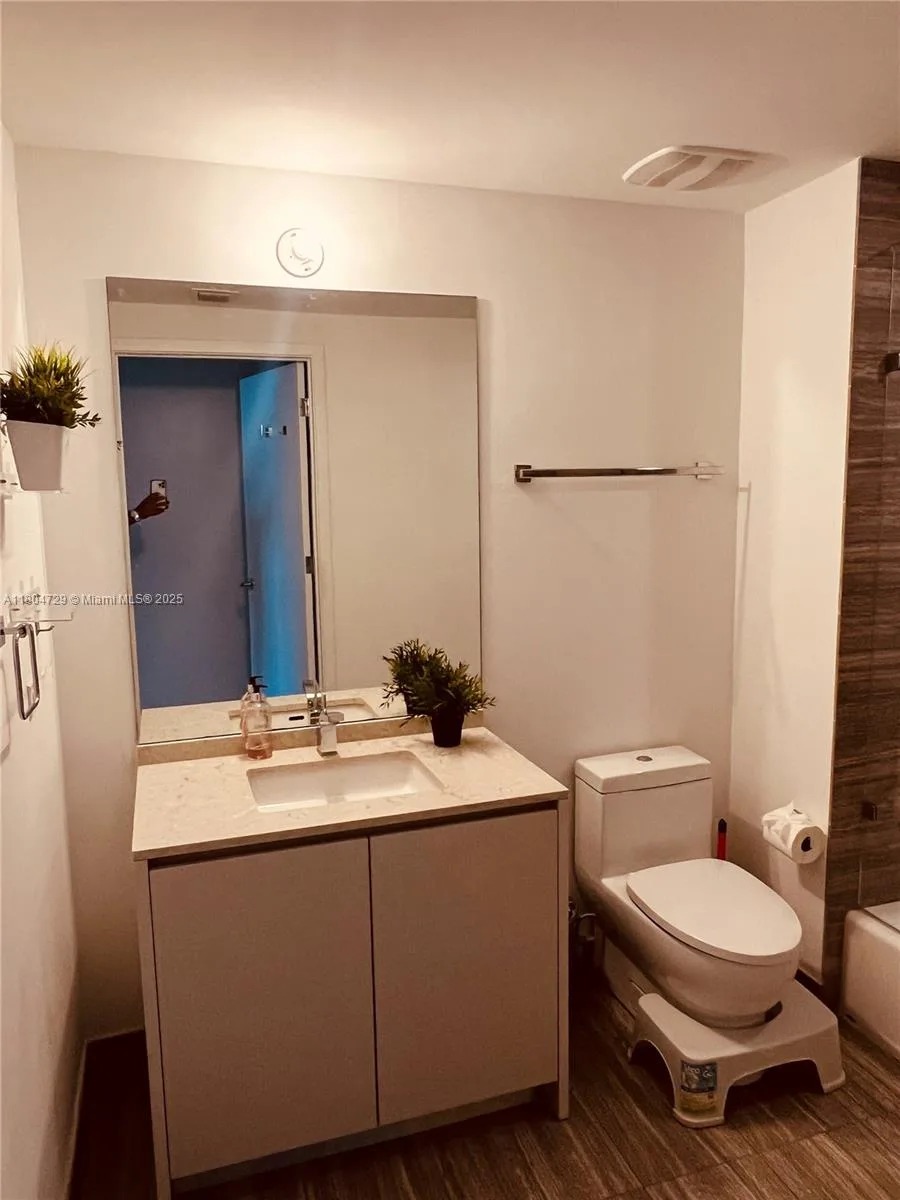 1010 Brickell Ave # 2710, Miami, FL 33131 photo 7