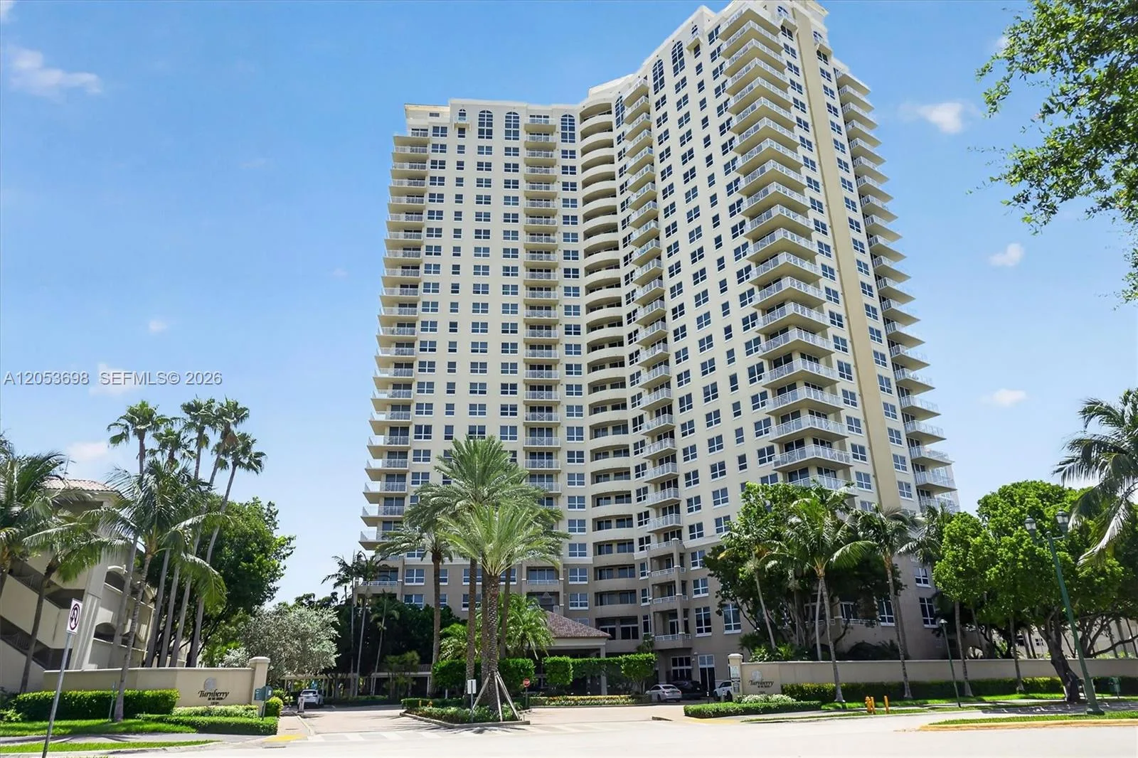 19501 W Country Club Dr # 2401, Aventura, FL 33180