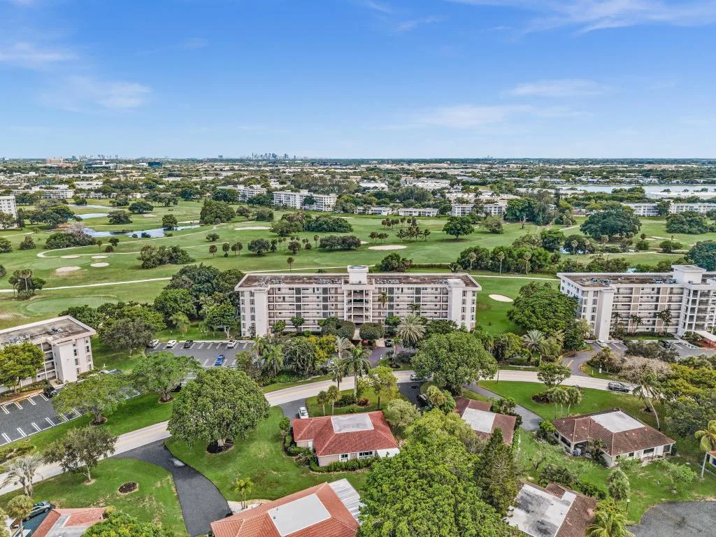 2950 N Palm Aire Drive # 607, Pompano Beach, FL 33069