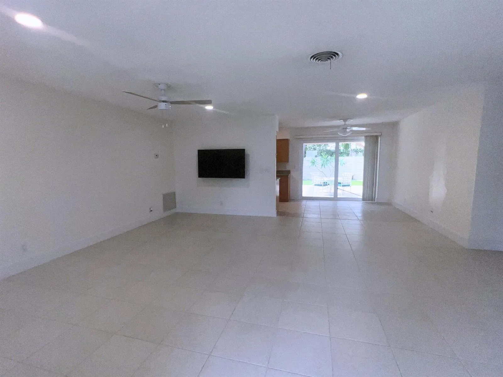 1260 Manor Drive, Riviera Beach, FL 33404 photo 12