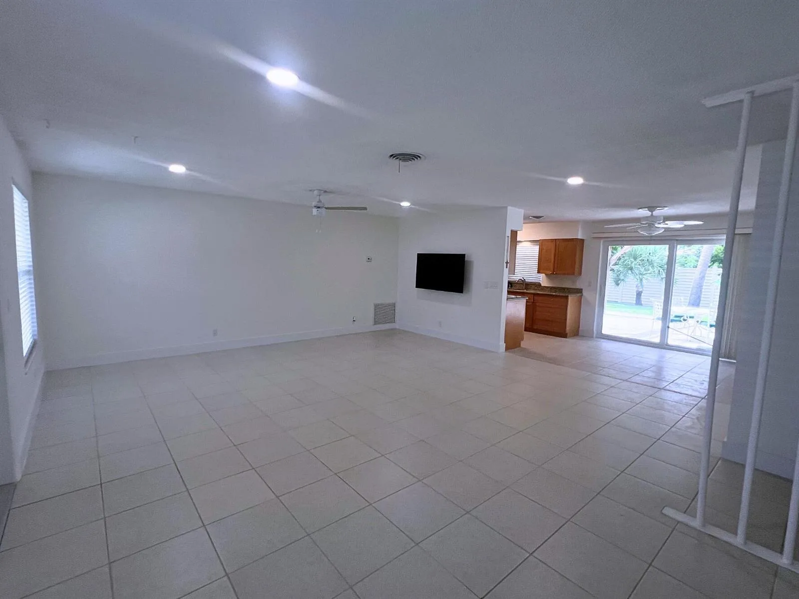 1260 Manor Drive, Riviera Beach, FL 33404 photo 9