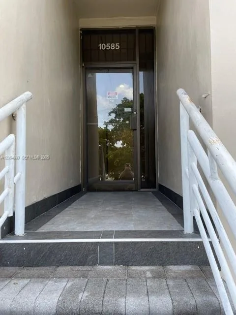 10585 SW 109th ct, Miami, FL 33176 photo 2