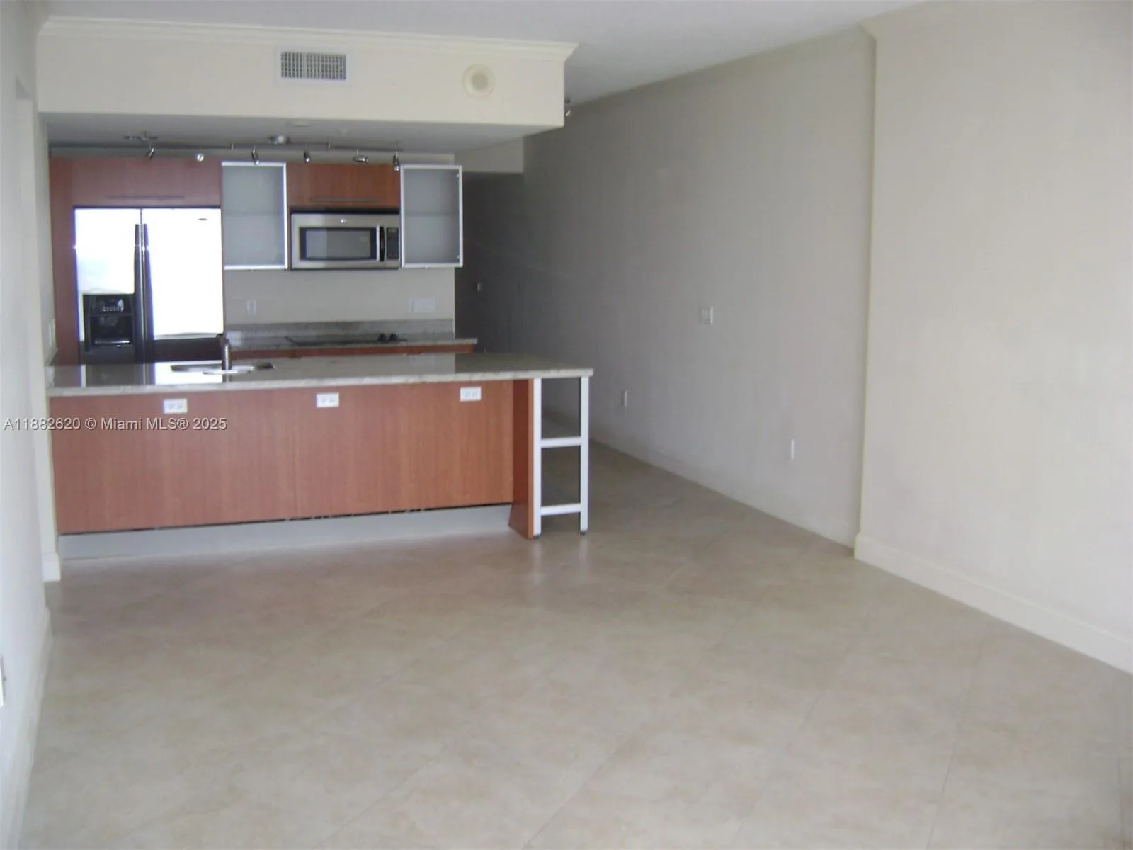 185 SW 7th St # 3302, Miami, FL 33130 photo 2