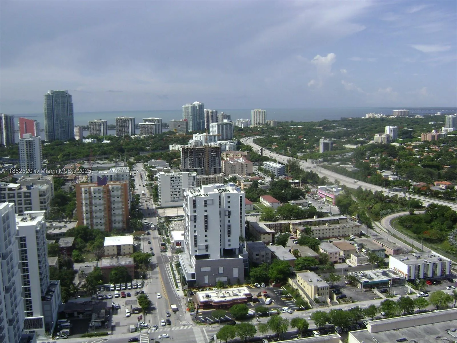 185 SW 7th St # 3302, Miami, FL 33130 photo 5