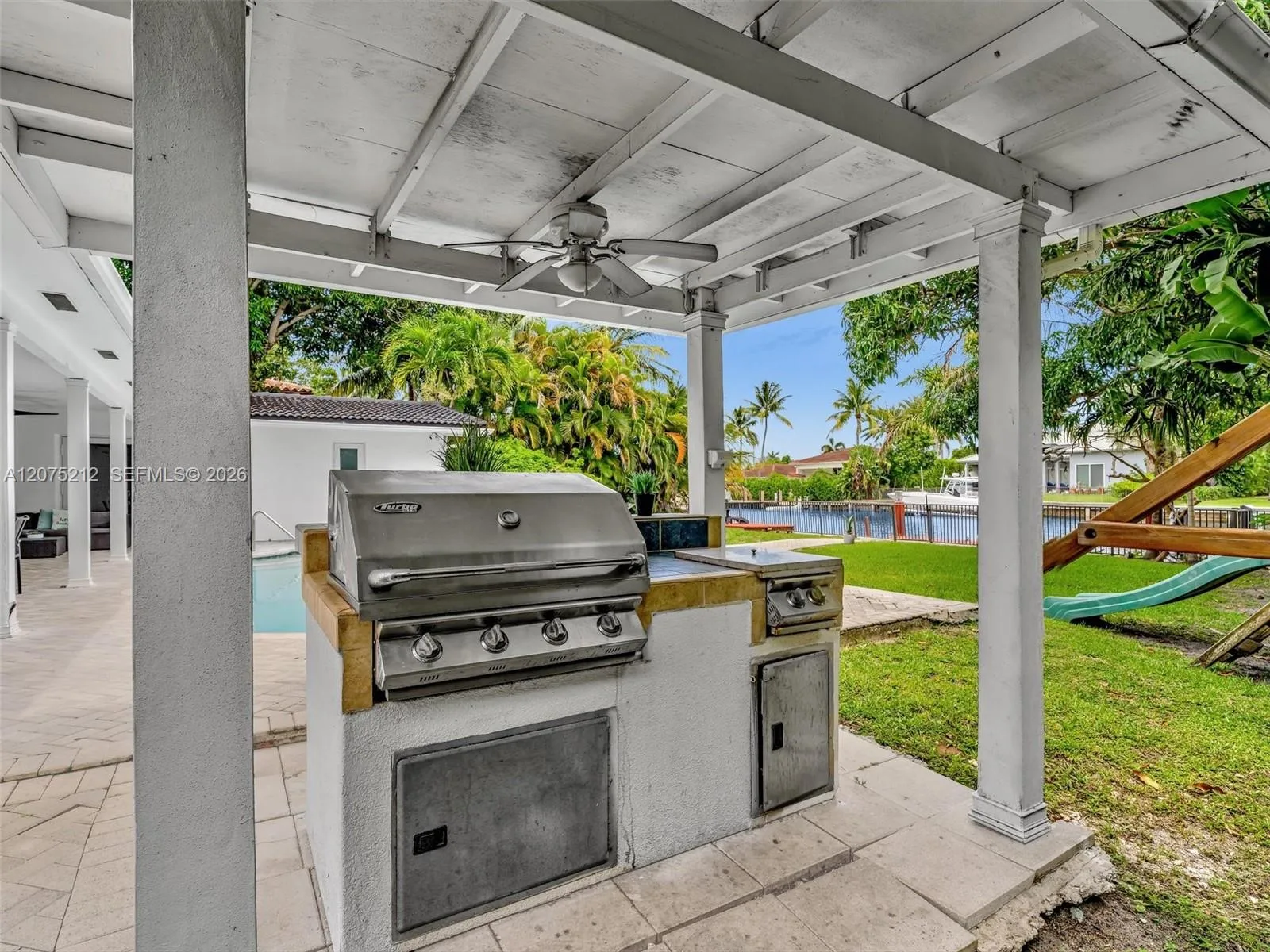 413 Tamarind Dr, Hallandale Beach, FL 33009 photo 10