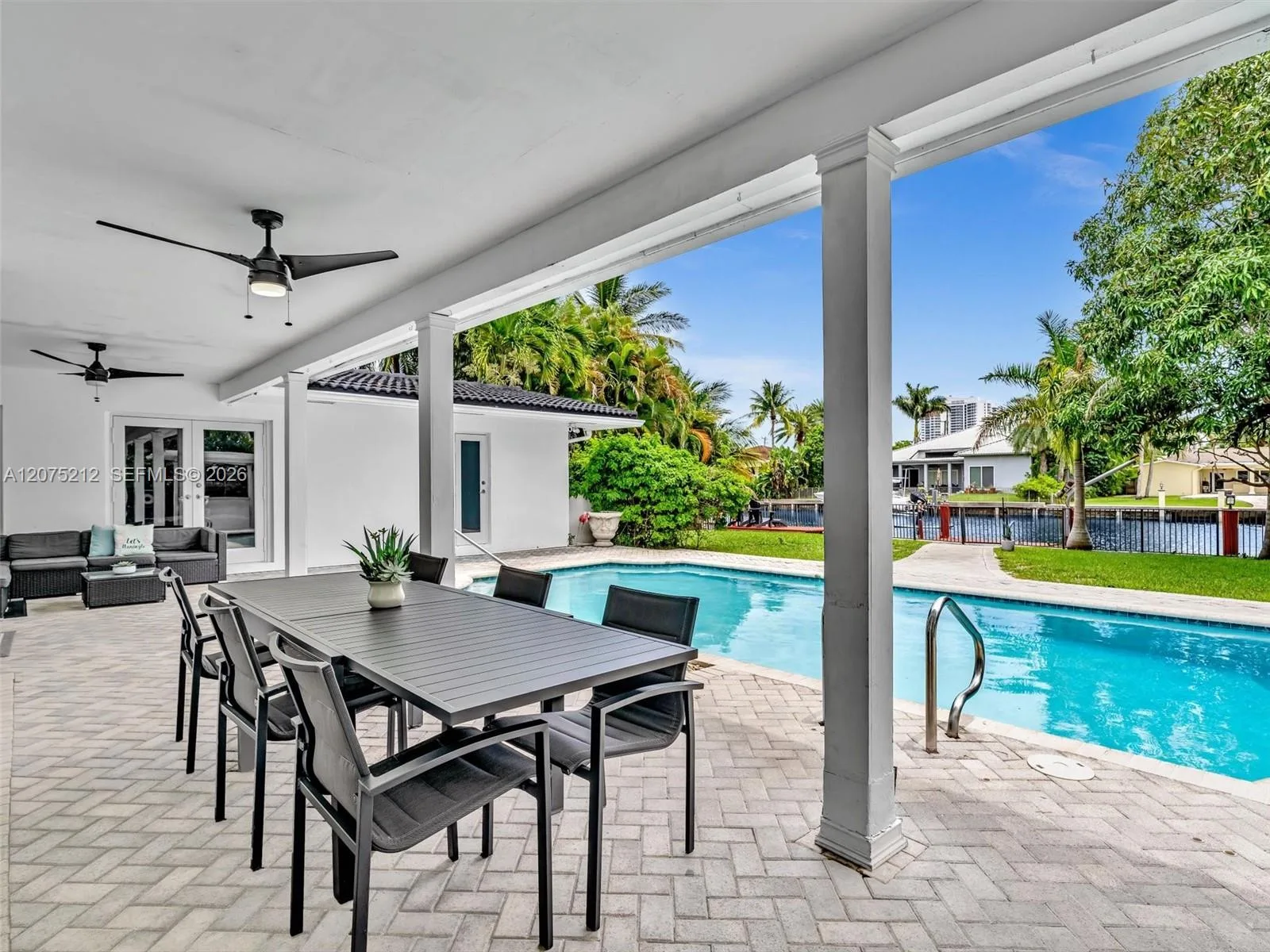 413 Tamarind Dr, Hallandale Beach, FL 33009 photo 6