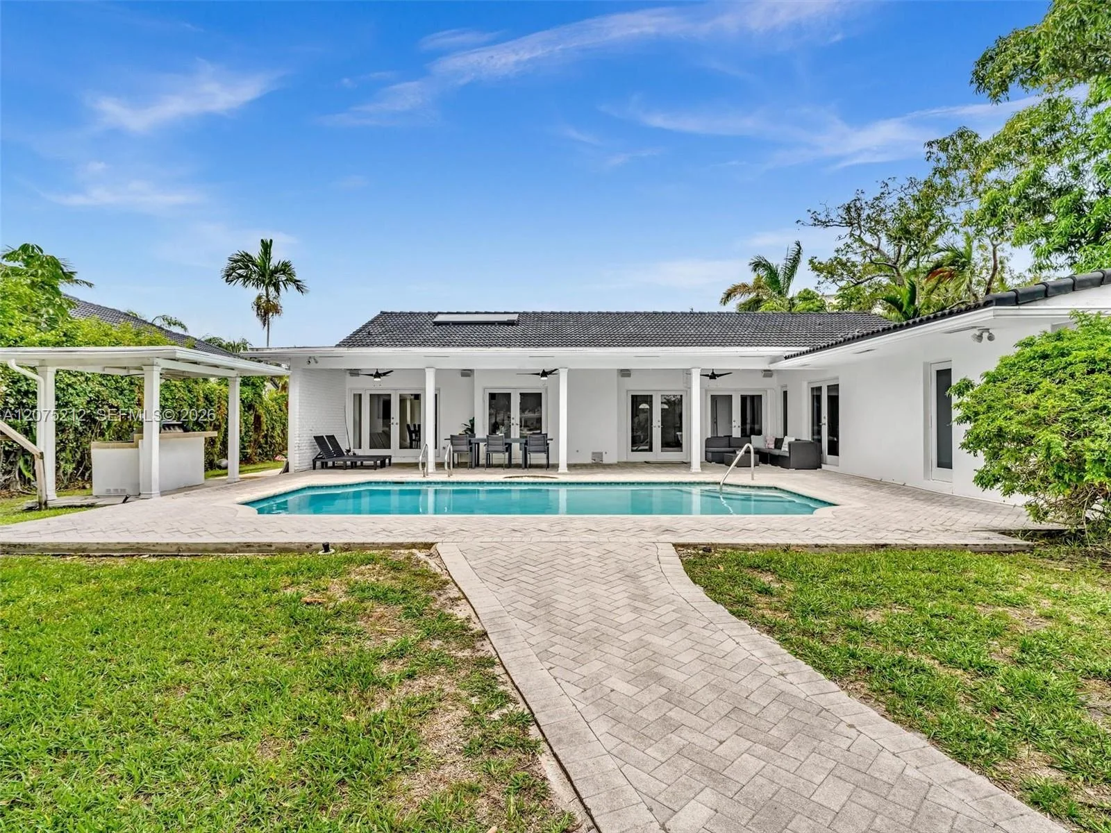 413 Tamarind Dr, Hallandale Beach, FL 33009 photo 9
