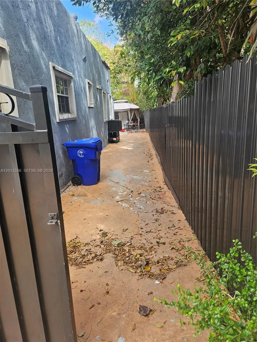 2231 NW 4th Ter, Miami, FL 33125 photo 10