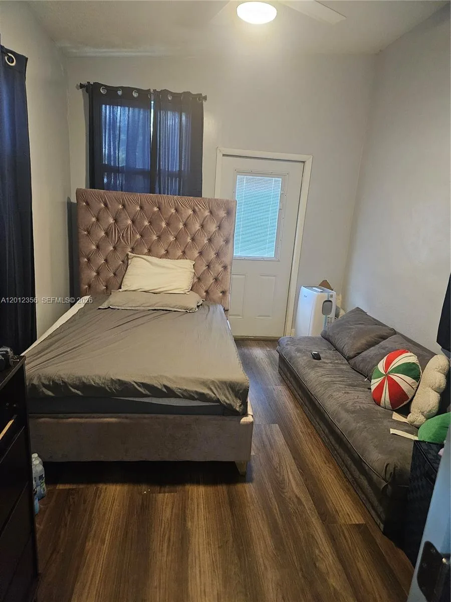 2231 NW 4th Ter, Miami, FL 33125 photo 8