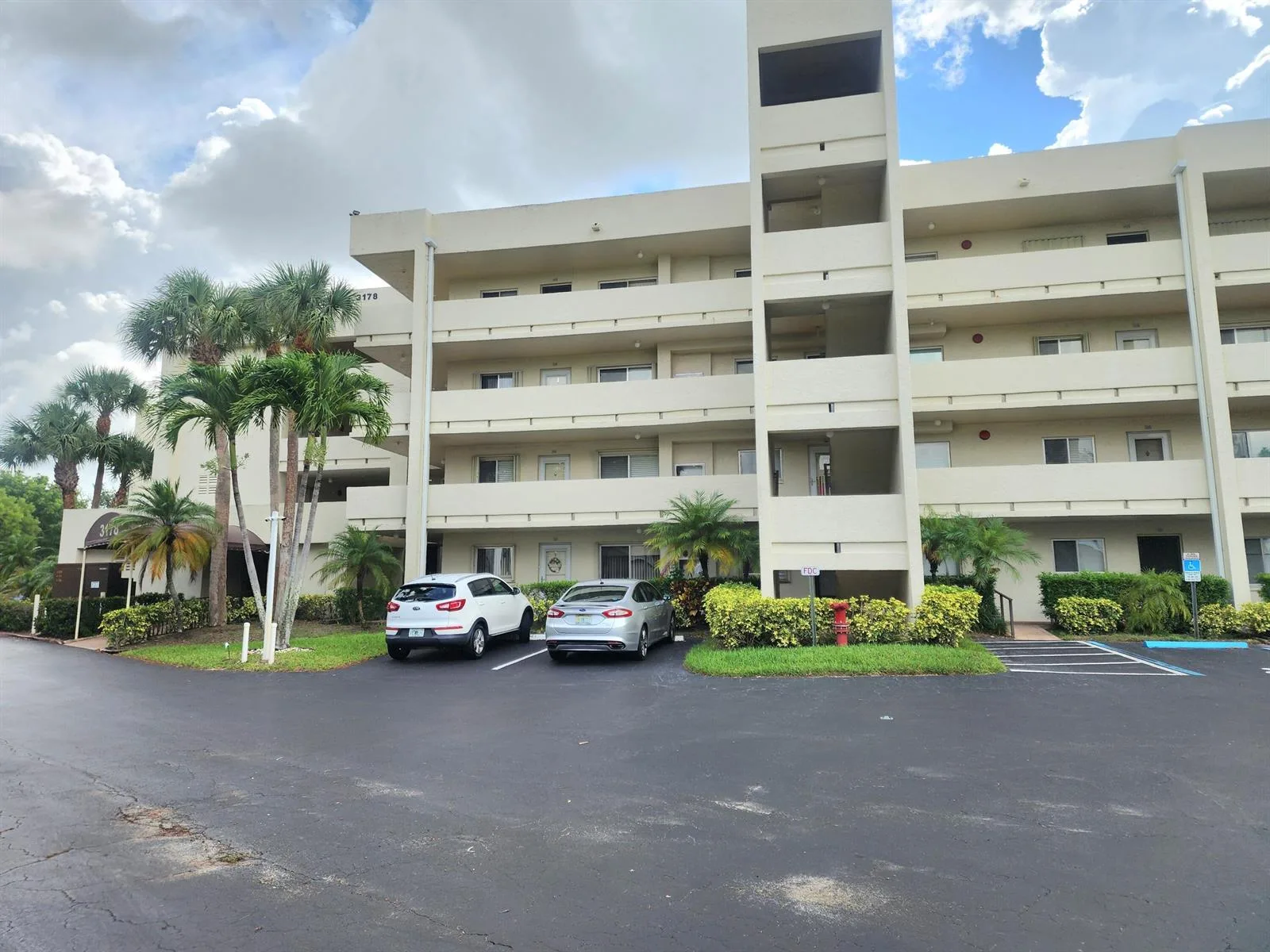 3178 VIA POINCIANA Drive # 411, Lake Worth, FL 33467
