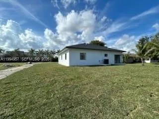 1468 NW 100th St, Miami, FL 33147 photo 4