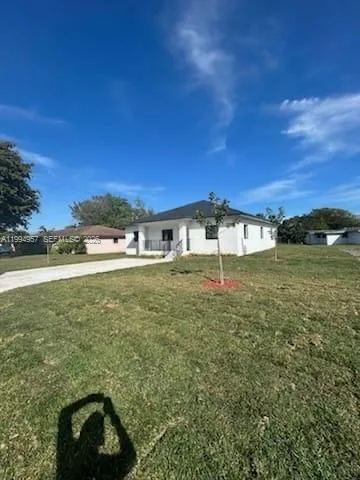 1468 NW 100th St, Miami, FL 33147 photo 5
