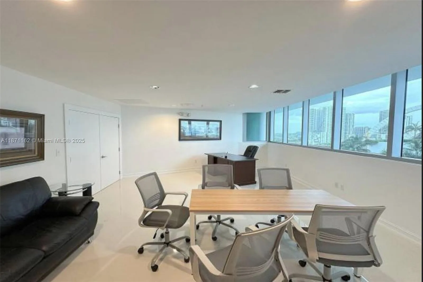 900 Biscayne Blvd # O-1403, Miami, FL 33132 photo 4
