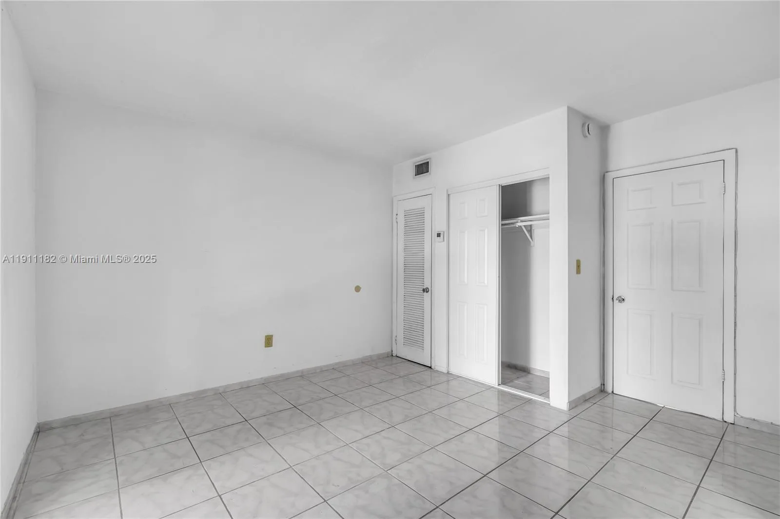 1330 W 54th St # 302C, Hialeah, FL 33012 photo 12