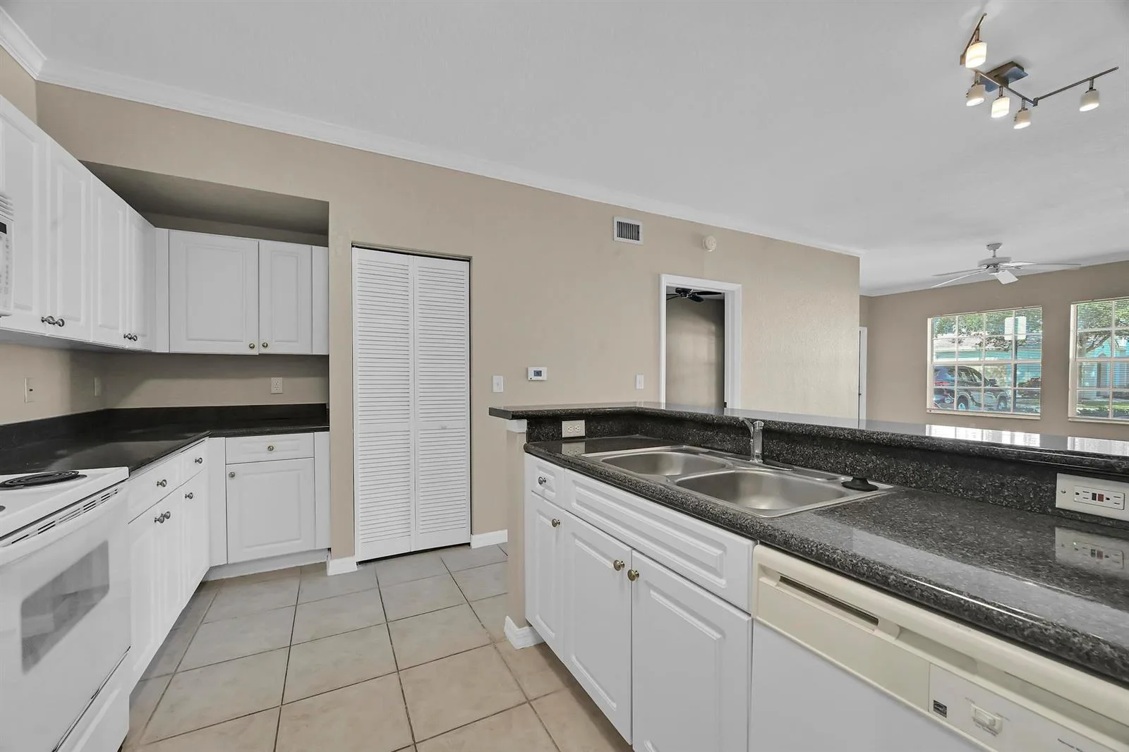 196 SE Kitching Circle, Stuart, FL 34994 photo 2