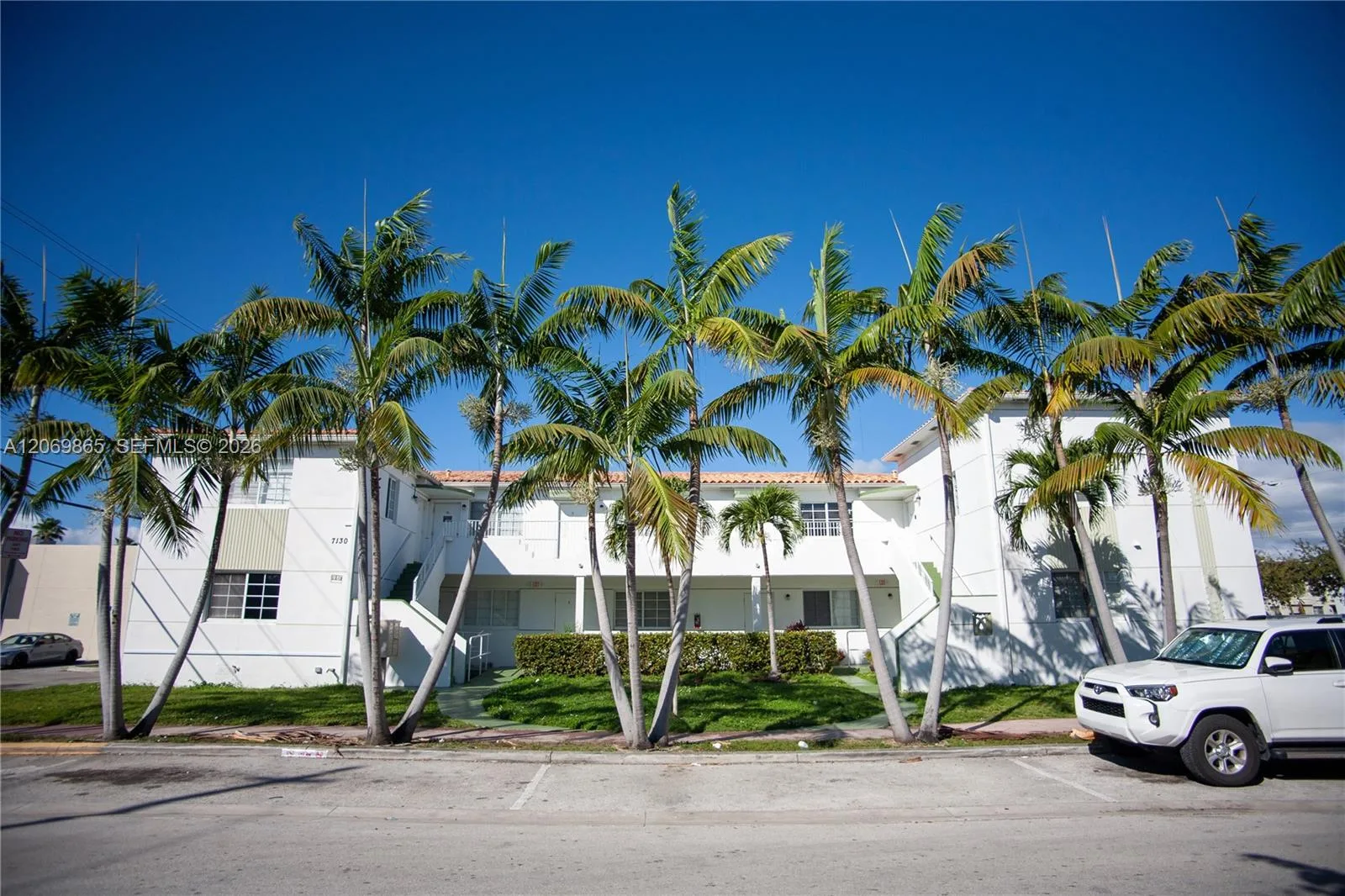 7130 Rue Versailles # 10, Miami Beach, FL 33141