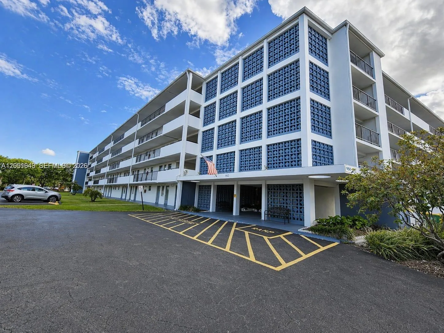 950 Hillcrest Dr # 102, Hollywood, FL 33021 photo 2